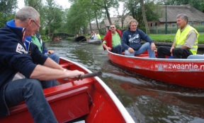 puzzeltocht per boot Giethoorn